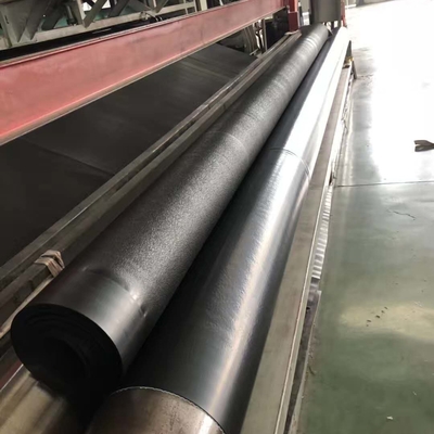 Carbon black gehalte 2,0-3,0% scheursterkte ≥25KN/m Verlenging bij breuk ≥700% HDPE geomembrane liner voor de mijnbouw