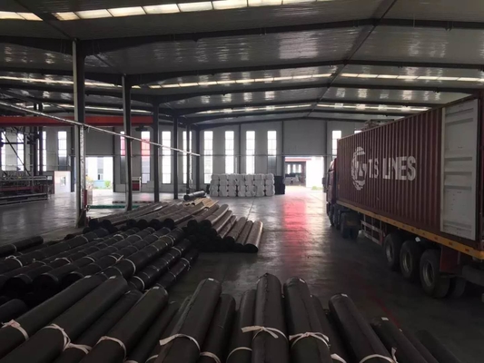 Strekkingssterkte ≥15 MPa Zuurstofindex ≥30% HDPE-geomembraanvoering voor duurzame waterdichte oplossingen