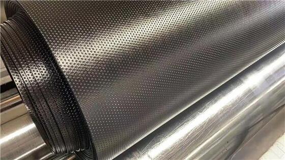 Tensile sterkte ≥15 MPa HDPE Geomembrane Liner Breedte 1 tot 12 meter Zuurstofindex ≥30 procent Duurzaam waterdicht Membraan