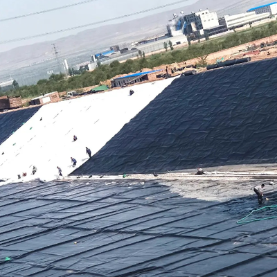 Geomembrane-liner met hoge aantrekkingskracht tegen lekken uit HDPE voor de opslag van industrieel afval en afvalstoffen