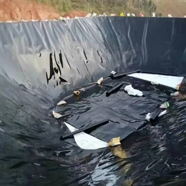 Lekbestendige HDPE-geomembraanvoering voor duurzame lekvrije barrière in landbouw- en industriële toepassingen