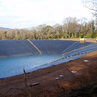 De geweven Met een laag bedekte LDPE Geomembrane Voering van de Voeringsrpe Vijver Lichtgewicht